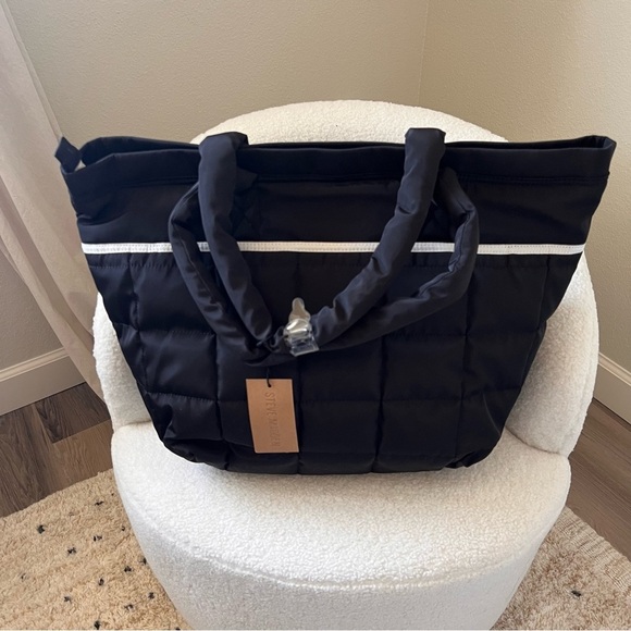 NWT Steve Madden Black Nylon Quilted Tote with Detachable Pouch - Picture 3 of 6
